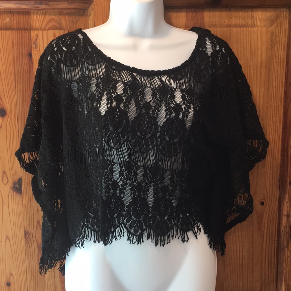 Day trip Cropped Lace Top Size M/L